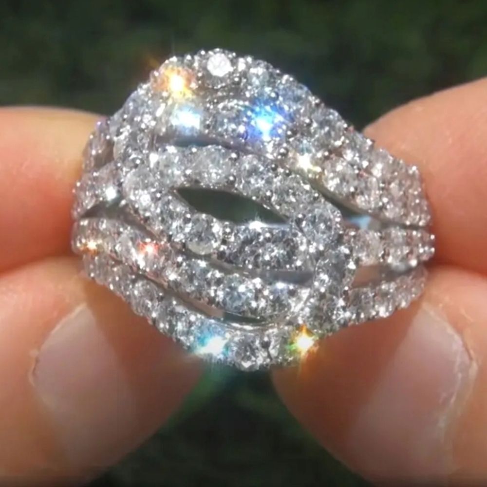 Ladies Luxury Elegant diamond wedding ring sz 7